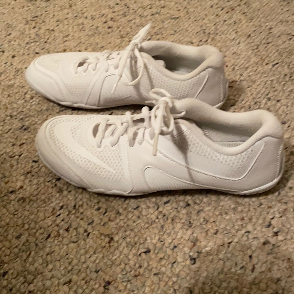Nike cheer shoes size 7.5M. New never worn.